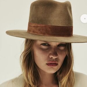 Janessa Leoné felt hat